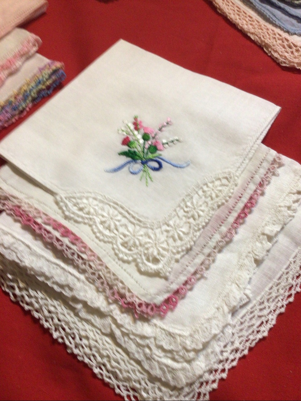 24 Vintage Hankies Handkerchiefs All w/decorative borders - Picture 2 of 7